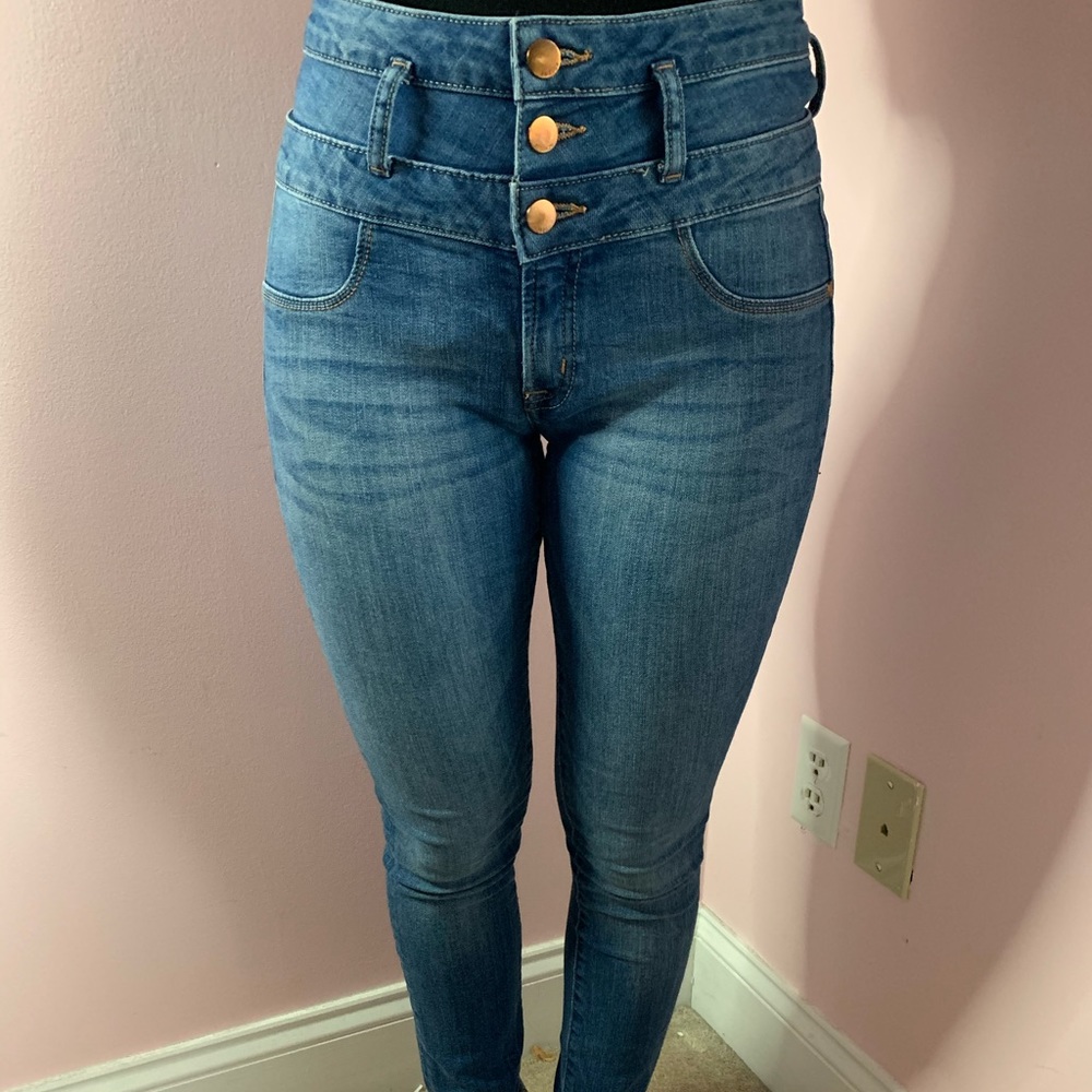 Refuge Size 6 Medium Wash Jeans with Buttons
